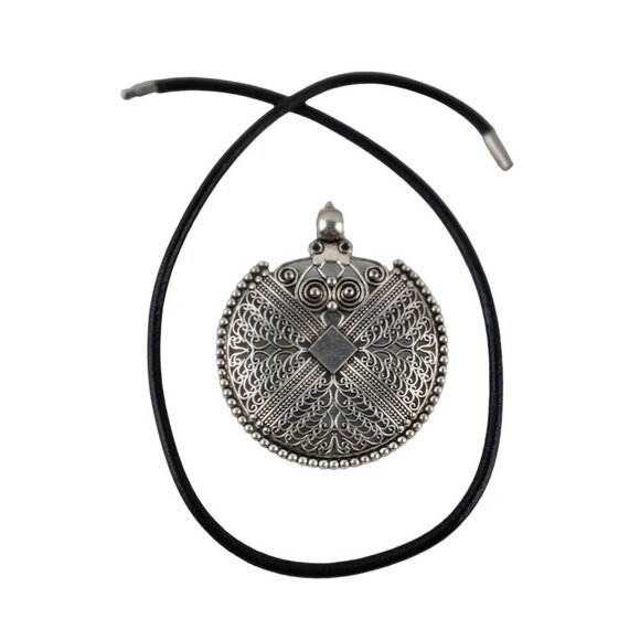 Ethno Silver Medallion Pendant Necklace Black Leather Cord Indie Curl Pattern - Picture 5 of 7